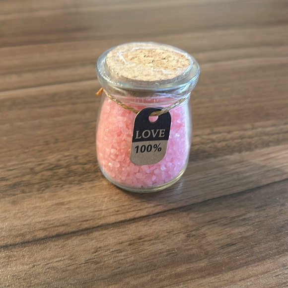 Pink Gift Set with Cup, Eyemask, Bathsalt, and Bathbomb - Picture 3 of 6